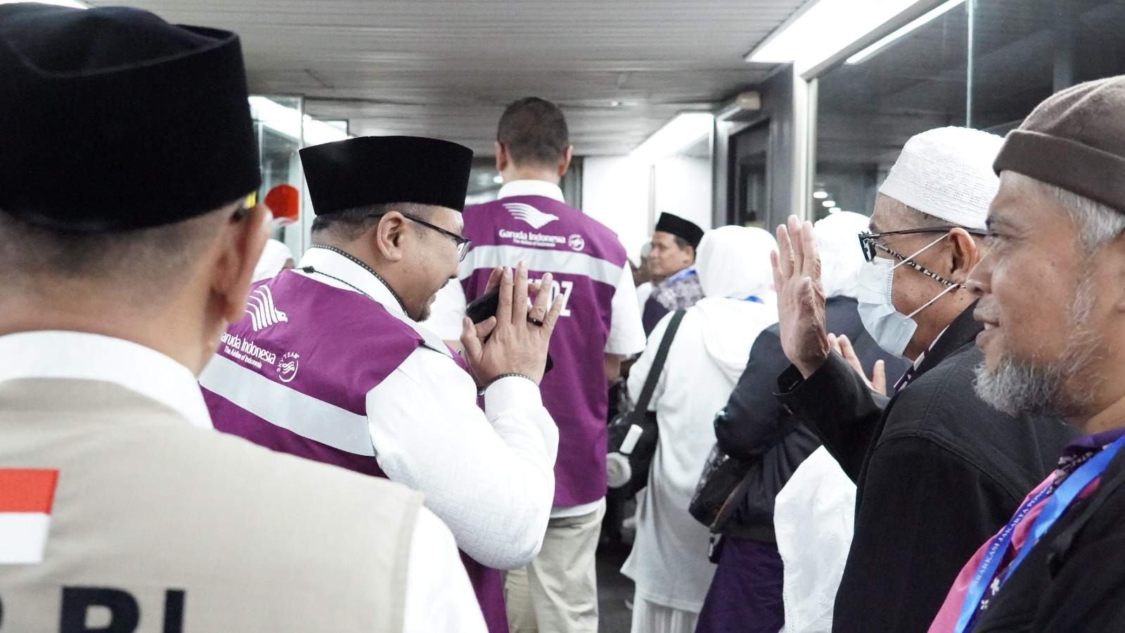 17dc14ce jemaah haji kloter pertama