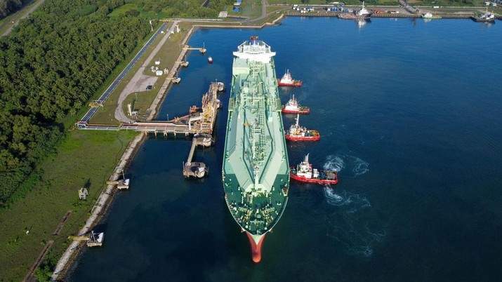 bdf20957 pt pgn tbk menjaga pasokan gas bumi melalui penyediaan liquefied natural gas lng 2 169