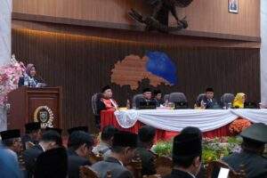 Bupati Sri Juniarsih Hadiri Pelantikan Anggota DPRD Berau, Ucapkan Selamat kepada yang Terpilih