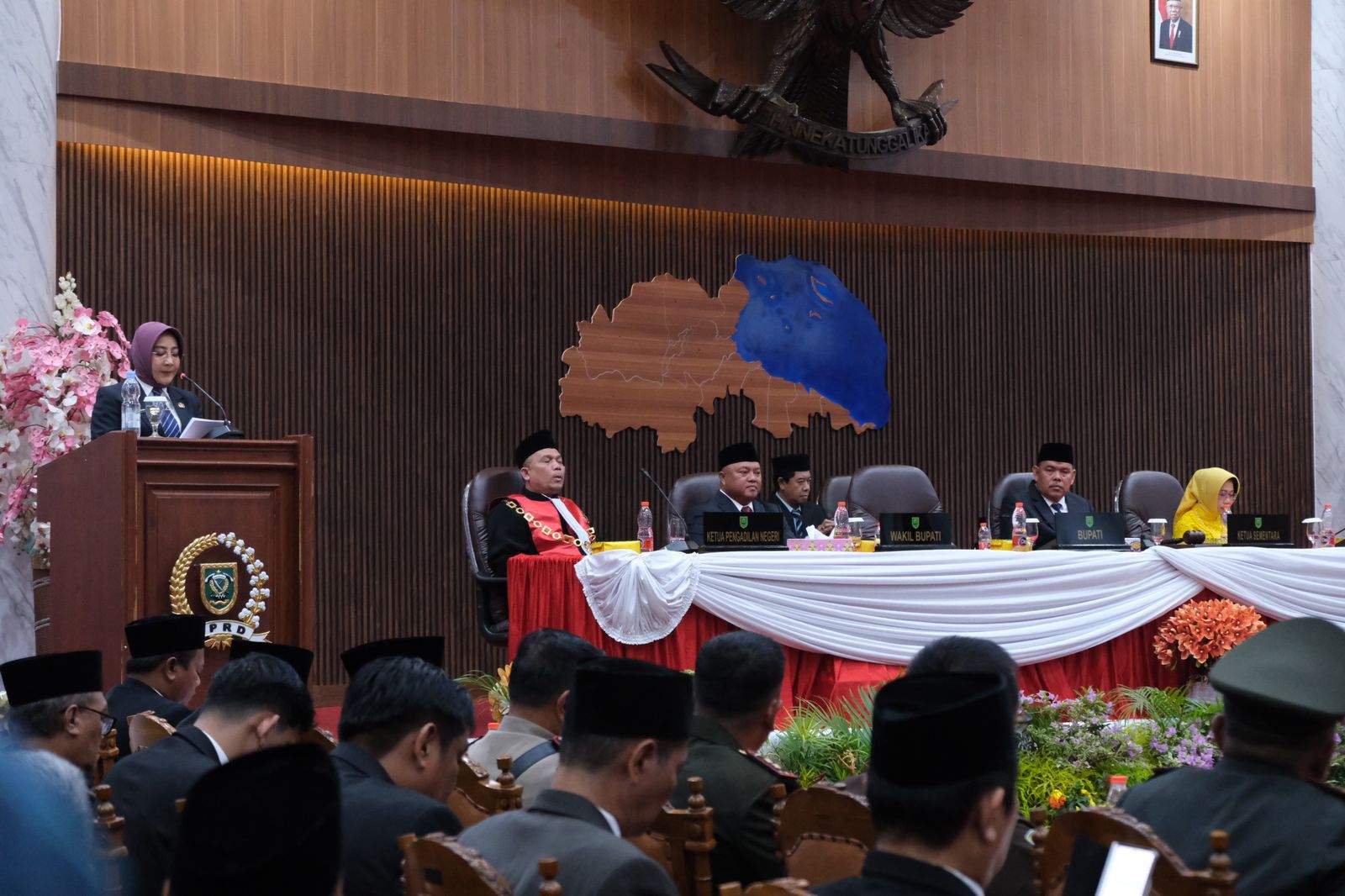 Bupati Sri Juniarsih Hadiri Pelantikan Anggota DPRD Berau, Ucapkan Selamat kepada yang Terpilih