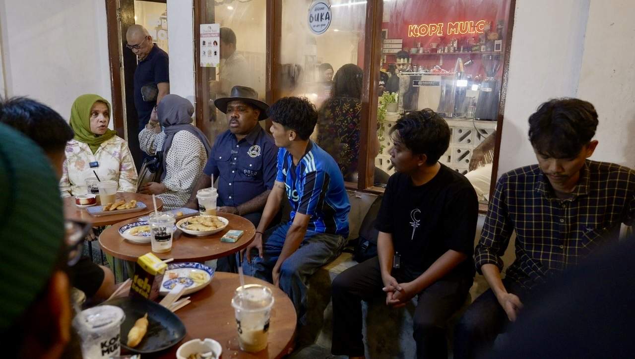 Maximus Tipagau dan Peggi Patrisa Pattipi Dengarkan Aspirasi Anak Muda Timika benuanta