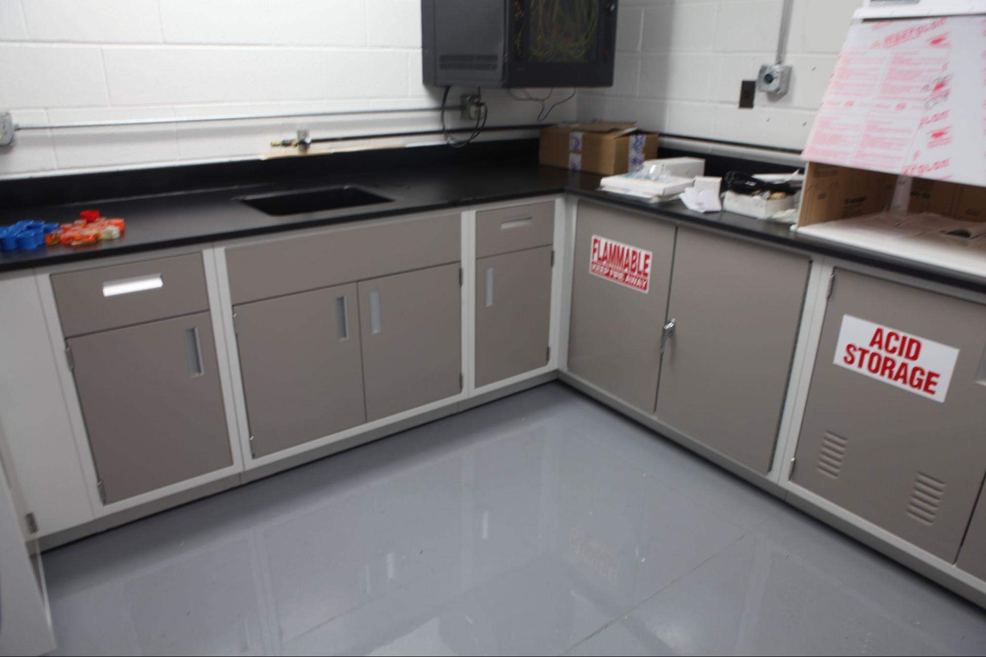 Acid Cabinet Storage dan Flammable Cabinet dari PT LAB Technologi Indonesia: Solusi Tepadu untuk Kebutuhan Laboratorium Anda benuanta