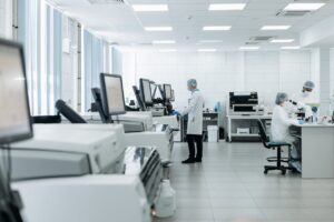 Kontraktor dan Konsultan Desain Laboratorium Terpercaya dari PT LAB Technologi Indonesia
