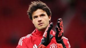 Di Balik Debut Gemilangnya, Lammens Akui Tahu Sejarah Panjang Klub Lamanya dengan Man United