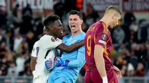 Hasil Roma vs Lille 0-1, Berke Özer Jadi Pahlawan Usai Tepis Tiga Penalti Beruntun
