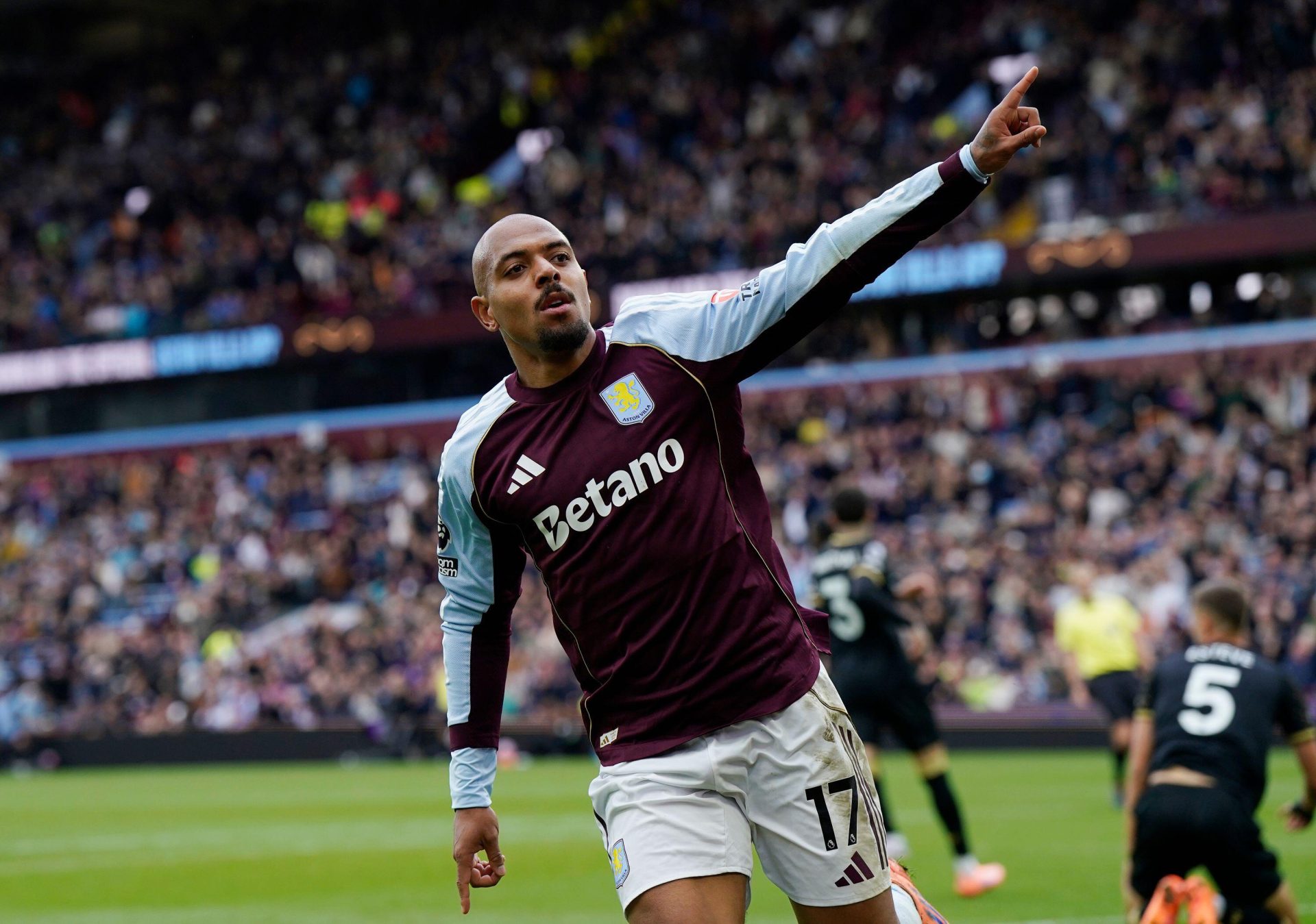Akhiri Paceklik Gol Sejak April, Donyell Malen Cetak Brace dan Bawa Aston Villa Menang