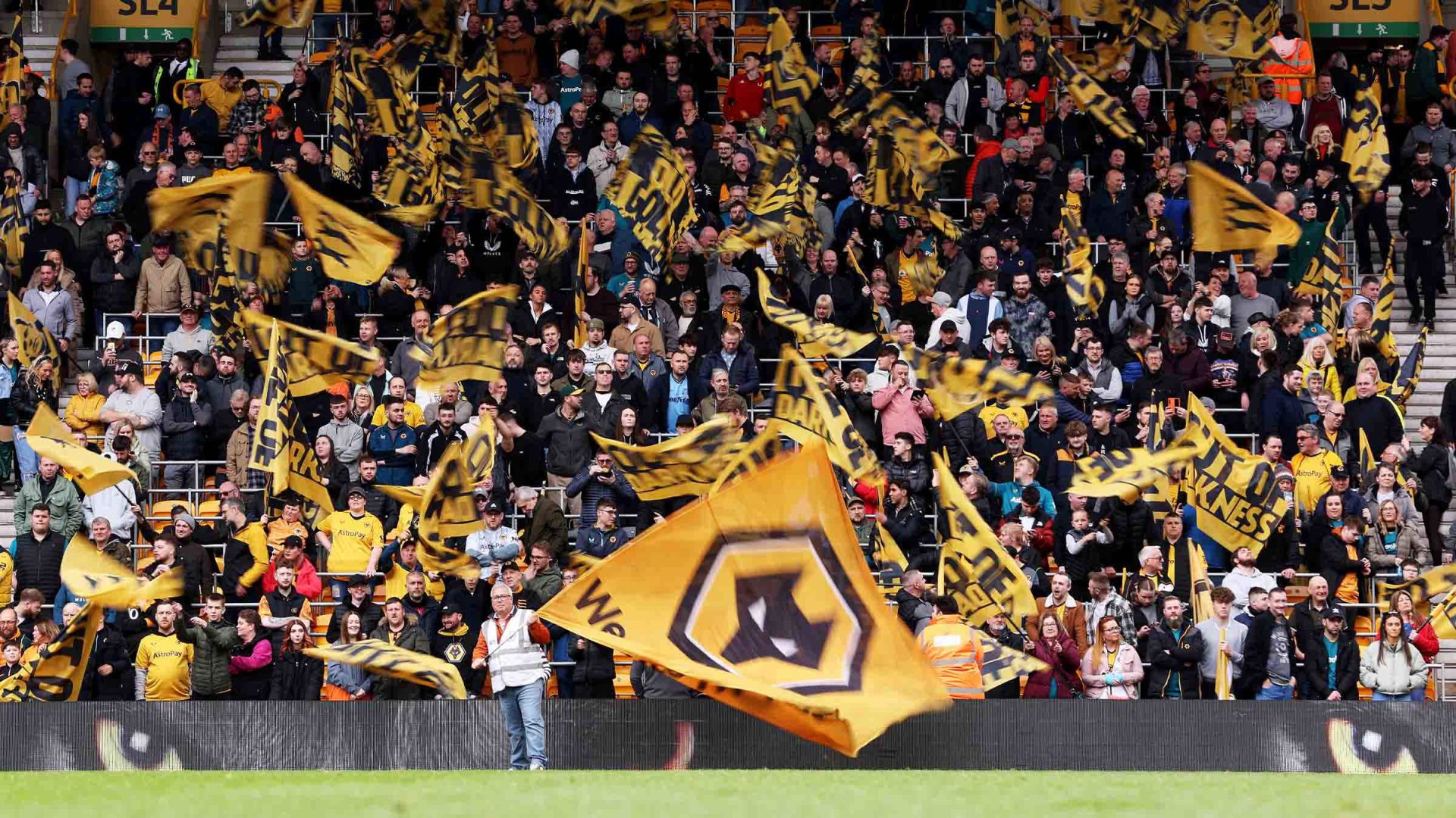 Kesabaran Habis, Fans Wolves Tuntut Manajer dan Pemilik Mundur Kesabaran Habis, Fans Wolves Tuntut Manajer dan Pemilik Mundur
