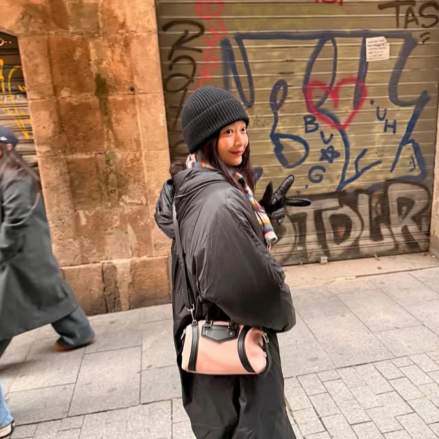 Dunia Serasa Milik Berdua, Fans Histeris Lihat Postingan Shin Min Ah