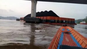 Jembatan Mahulu Kembali Dihantam Tongkang, Pilar dan Fender Rusak