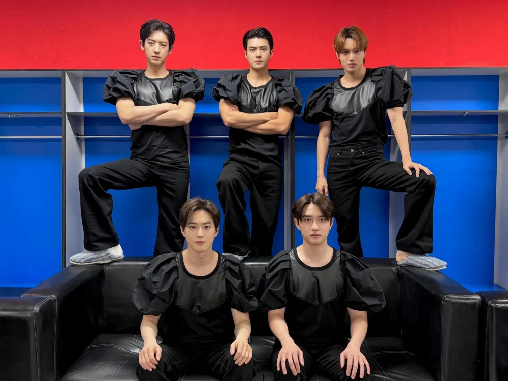 Viral Foto EXO Pakai Kostum Ikonik D.O. 2013, Fans Tertawa Puas