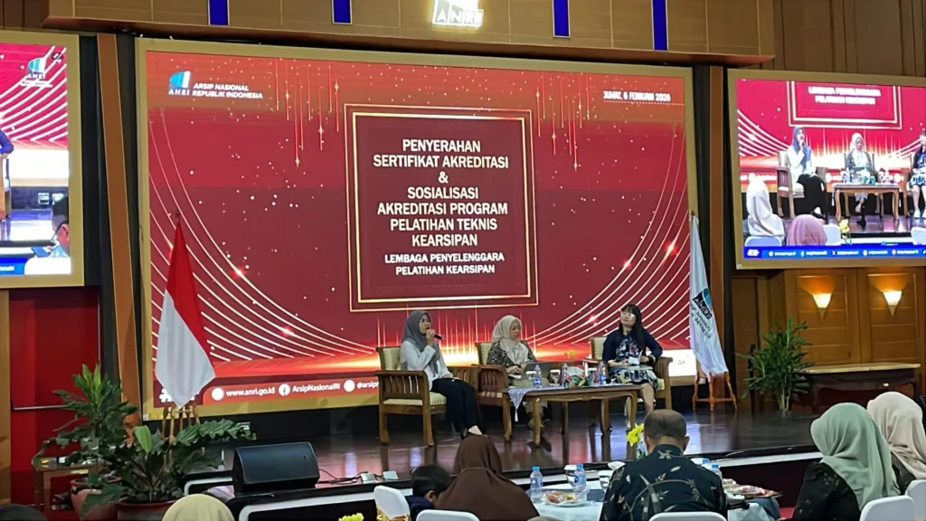 BPSDM Kaltim Terima Sertifikat Akreditasi A dari Kepala ANRI BPSDM Kaltim Terima Sertifikat Akreditasi A dari Kepala ANRI
