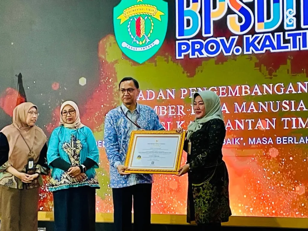 BPSDM Kaltim Terima Sertifikat Akreditasi A dari Kepala ANRI BPSDM Kaltim Terima Sertifikat Akreditasi A dari Kepala ANRI