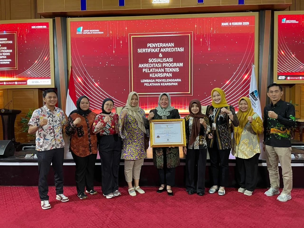 BPSDM Kaltim Terima Sertifikat Akreditasi A dari Kepala ANRI BPSDM Kaltim Terima Sertifikat Akreditasi A dari Kepala ANRI