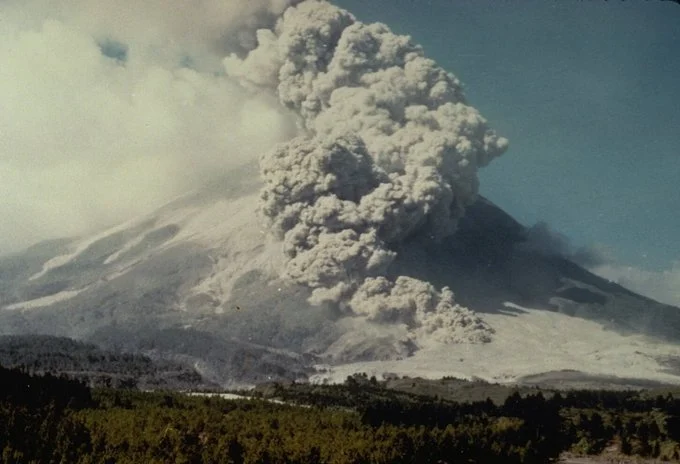 Peringkat Gunung Api Paling Aktif dan Berbahaya di Selat Sunda Hingga Bali