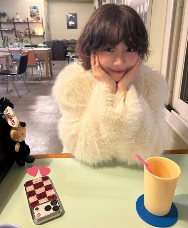 Pakai Barang Kembar, Idol KPOP Atas Diduga Beri Kode Kencan dengan Influencer