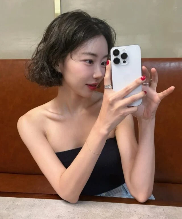 Pakai Barang Kembar, Idol KPOP Atas Diduga Beri Kode Kencan dengan Influencer