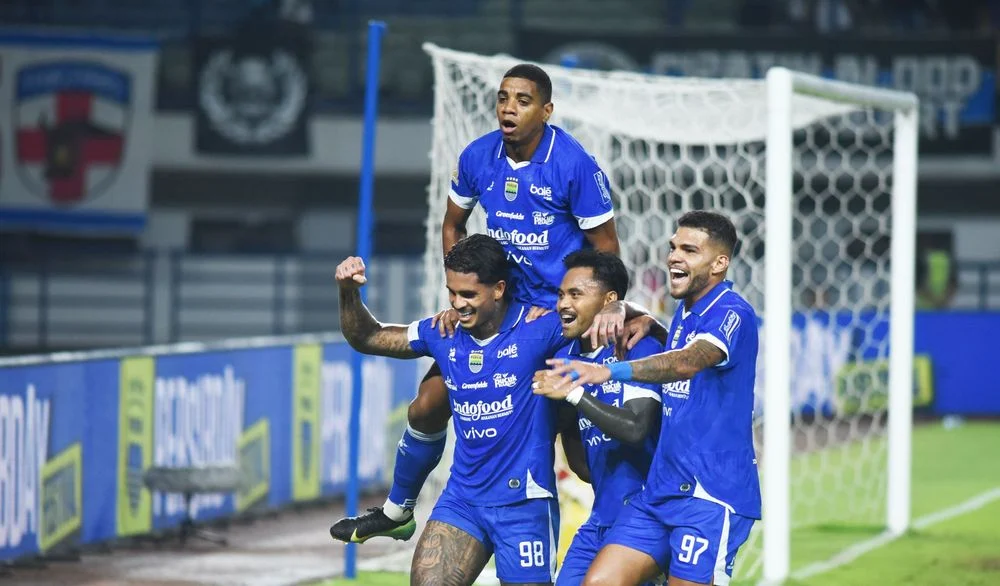 Bantai Madura United 5-0 Persib Kian Kokoh di Puncak Klasemen Bantai Madura United 5-0 Persib Kian Kokoh di Puncak Klasemen