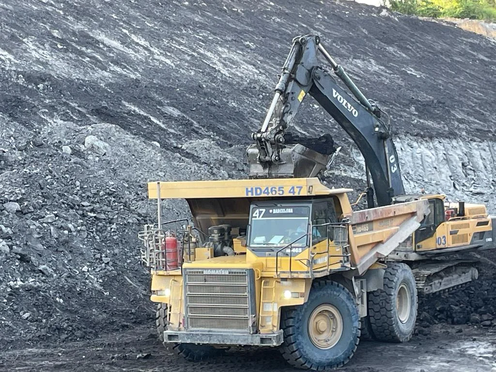 Ilustrasi aktivitas sektor pertambangan batu bara di Kabupaten Berau.