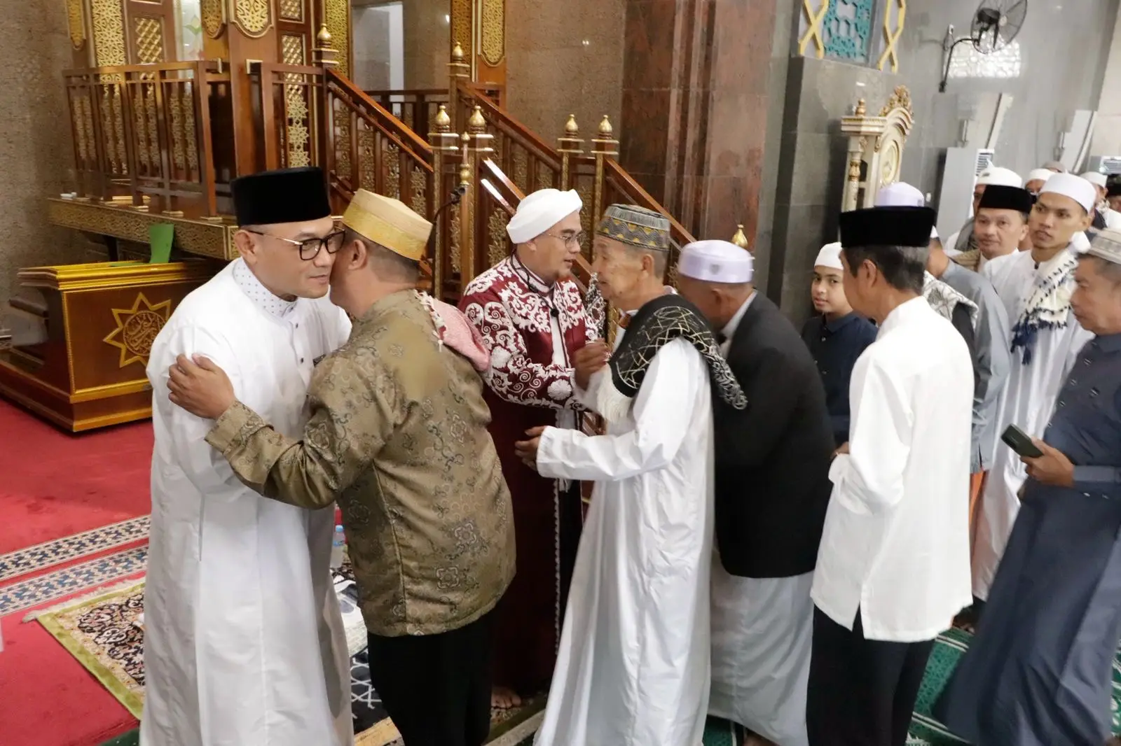 Suasana Penuh Haru Wagub Seno Aji Minta Maaf di Hadapan Jemaah Salat Idulfitri
