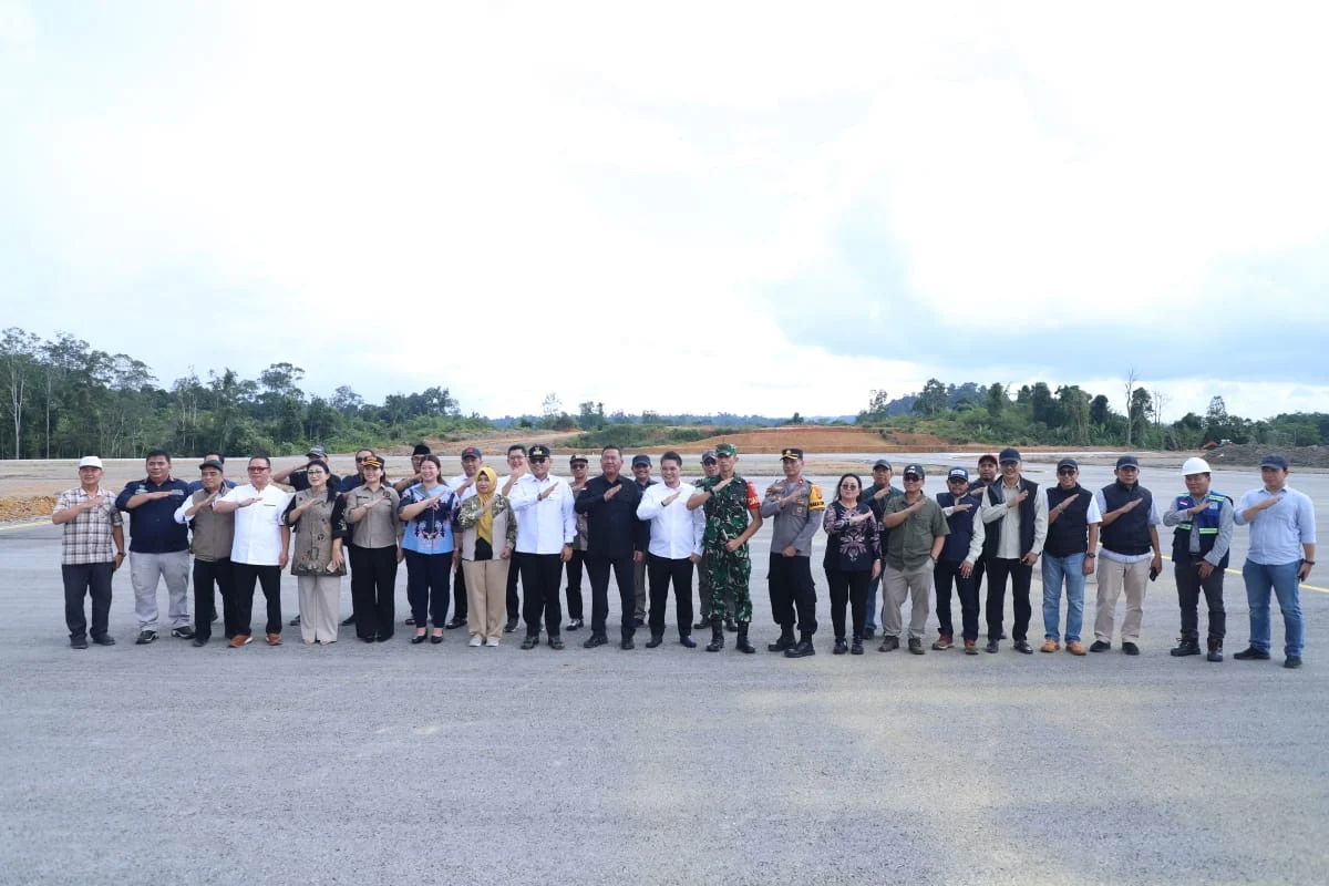 Tinjau Landasan Pacu Seno Aji Targetkan Penerbangan Perdana Mahakam Ulu