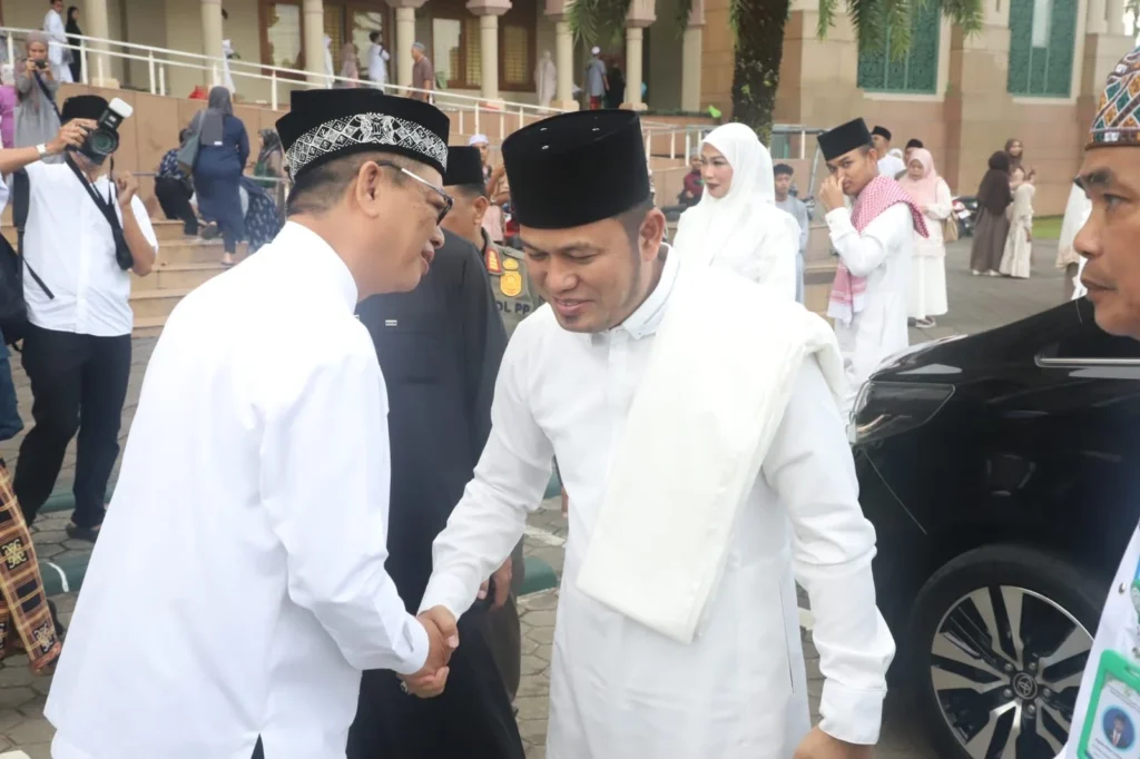 Ribuan Warga Samarinda Khusyuk Ikuti Salat Idulfitri Bersama Gubernur Kaltim