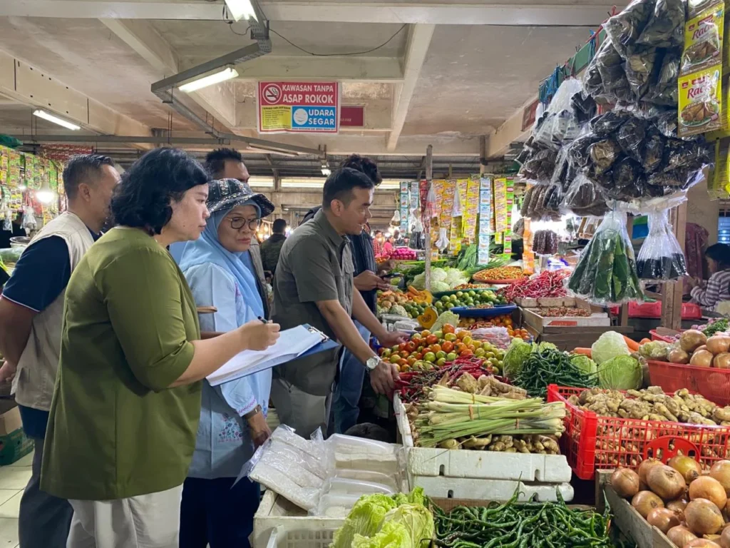 Sidak yang dilakukan pemerintah saat Ramadan di Pasar Sanggam Adji Dilayas.