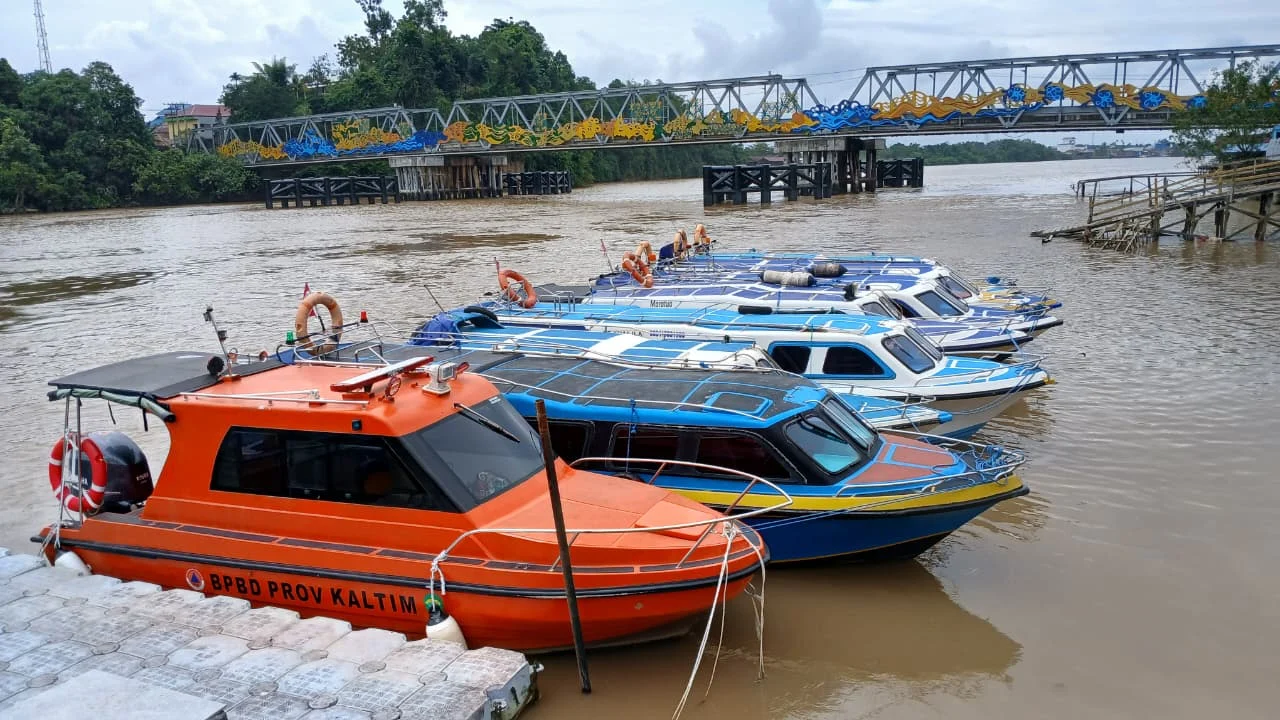 Speedboat yang sandar di Dermaga Wisata Sanggam.