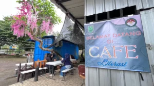 Kafe Literasi di samping Gedung Perpustakaan Daerah Berau.