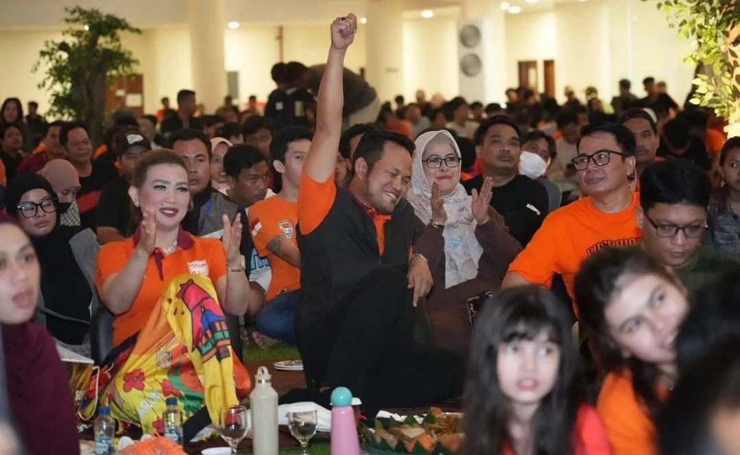 Nobar Bareng Pusamania, Gubernur Kaltim Siapkan Perbaikan Stadion Segiri untuk Borneo FC
