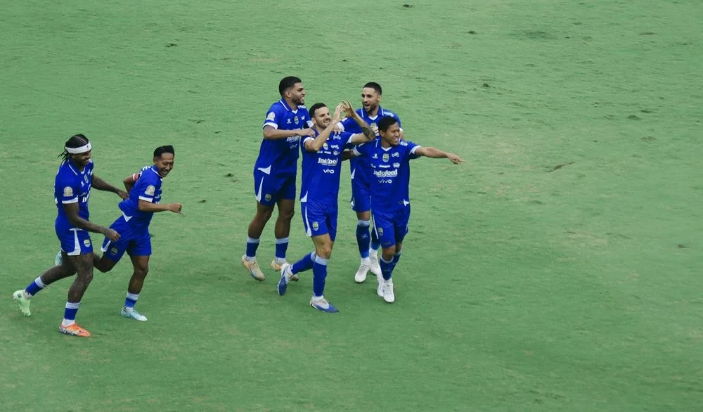 Gol Kilat Matricardi Bawa Persib Unggul Sementara Atas PSIM