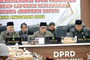 Ketua DPRD Berau, Dedy Okto Nooryanto, saat memimpin Rapat Paripurna Penyampaian Rekomendasi LKPJ Bupati Berau 2025, Senin (4/5/2026).