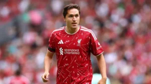 Bertahan di Liverpool, Ambisi Lembaran Baru Chiesa Tertunda Akibat Cedera